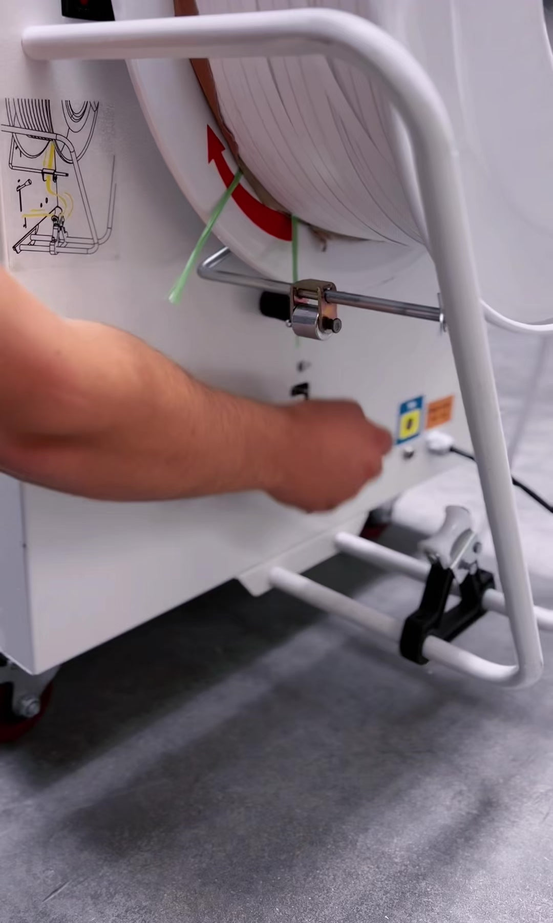 Videoyu yükle: YSB Otomatik Çember Makinesi XT-101